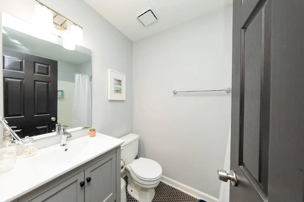 Stylish 2Br With Balcony And Optional Parking Near Vanderbilt & Broadway Nashville 0*,  États-Unis