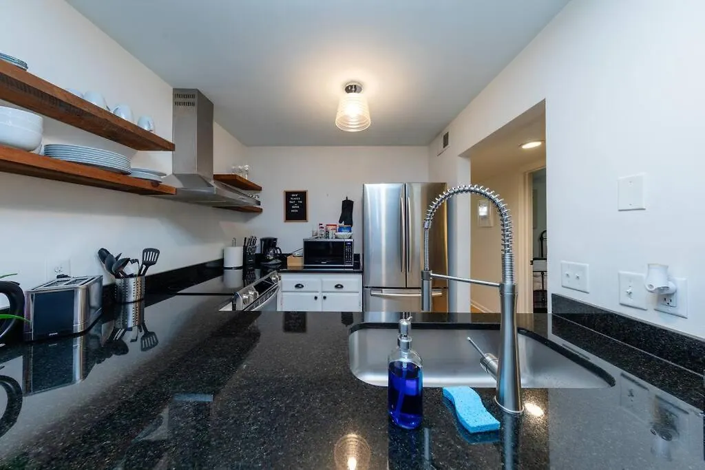 Stylish 2Br With Balcony And Optional Parking Near Vanderbilt & Broadway Nashville Appartement