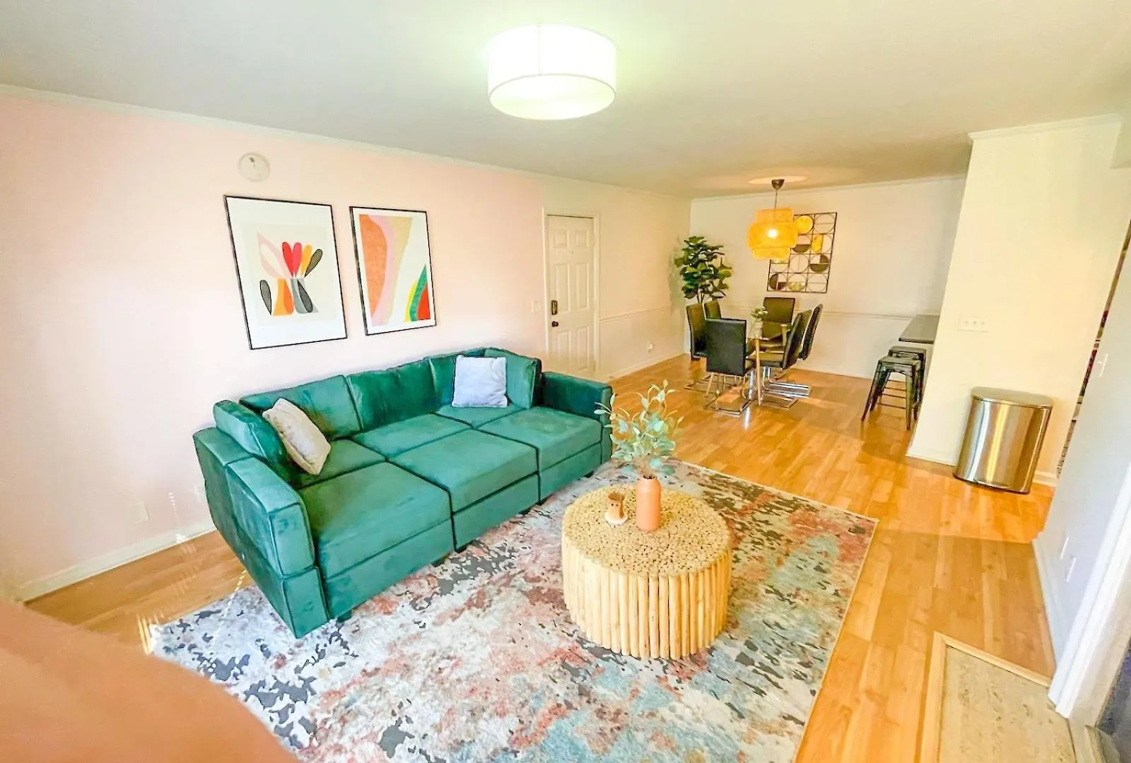 Stylish 2Br With Balcony And Optional Parking Near Vanderbilt & Broadway Nashville